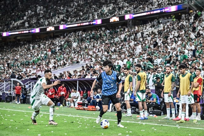 【川崎フロンターレアルバム】ACLE決勝で両SBとして奮闘した佐々木旭の写真40枚！ 試合後に見せた放心状態が表す、すべてを注ぎ込んだ姿「アル・アハリー川崎フロンターレ」の画像038