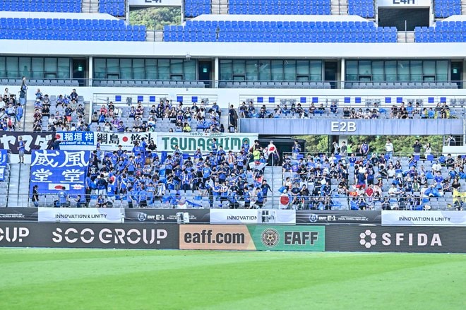【サポーターアルバム】サッカー日本代表の中国戦完封勝利を支えたサポーター写真63枚！ 韓国・龍仁に駆け付けた現地観客席ショット「日本代表ー中国代表」の画像032
