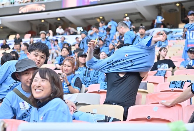 【サポーターアルバム】アジア青覇を果たすべく700人の川崎サポーターがACLE決勝に駆け付けた！ 現地で声援を送ったサポーター写真72枚「アル・アハリー川崎フロンターレ(2)」の画像027