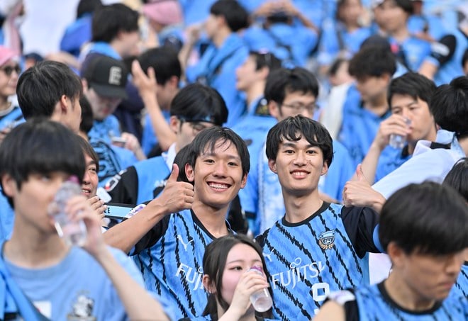 【サポーターアルバム】ACLE決勝に駆け付けた川崎サポーターは衝撃の700人！ 現地で声援を送ったサポーター写真81枚「アル・アハリー川崎フロンターレ(3)」の画像052
