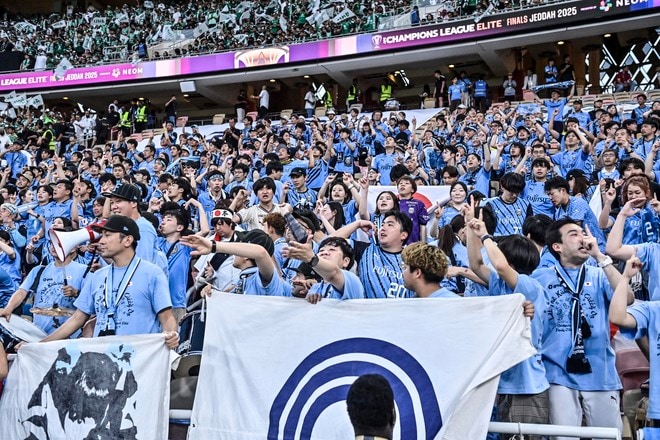 【サポーターアルバム】サウジアラビア・ジェッダ開催のACLE決勝に川崎サポーター700人が集結！ 現地で声援を送ったサポーター写真78枚「アル・アハリー川崎フロンターレ(1)」の画像066