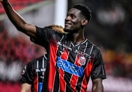 「スタッフってよく見たら…」まさかの降雪でJ1京都がファンにうれしいサプライズ！「こういう時に動ける監督、良き！」「サンキューオオクマ、サンキュー」などの声の画像