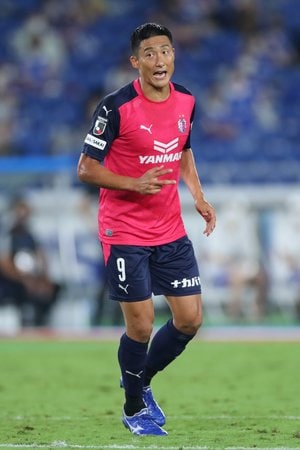 J2“活発”移籍戦線(1)昨年2ケタ得点者ゼロ!!昇格を逃した長崎が獲得「再起を期す大型FW」【J2のミカタ特別編～21年「J1昇格」への選手補強査定＜4＞】の画像