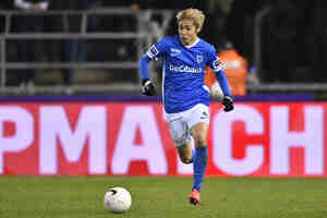 日本代表・伊東純也が｢1ゴール1アシスト｣の大活躍!!失点のミスを帳消しにする｢逆転弾｣で森岡亮太との｢日本人対決｣制す!!オヌアチュとの｢ホットライン炸裂｣超絶アシストと早すぎる｢逆足ゴール｣とは?【動画】の画像