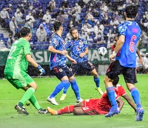 【サッカーW杯最終予選】日本完敗の激論(7)「ハッタリや奇策は絶対に打たない森保一監督」「前田大然、相馬勇紀、上田綺世…国内組のほうがコンディションは良かった」の画像