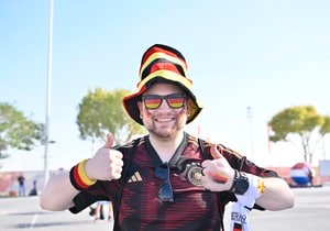 カタールの「ダイソー」でカタールワールドカップ応援グッズが購入できる！  物価高の現地で、「被れば即サポーターになれる帽子」から「各国フラッグ」まで、気になる実態を調査した！の画像