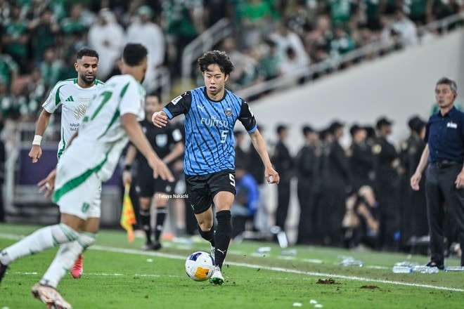【川崎フロンターレアルバム】ACLE決勝で両SBとして奮闘した佐々木旭の写真40枚！ 試合後に見せた放心状態が表す、すべてを注ぎ込んだ姿「アル・アハリー川崎フロンターレ」の画像023