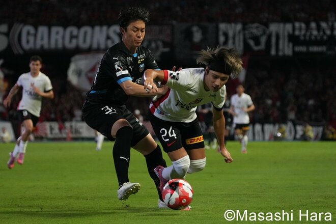 4戦連続ゴール中の｢川崎17番｣が終了間際に勝ち越し弾、直後のFKを｢浦和10番｣が決めて同点に！ 激闘を制したのは【川崎フロンターレvs浦和レッズ】激闘PHOTOギャラリーの画像001