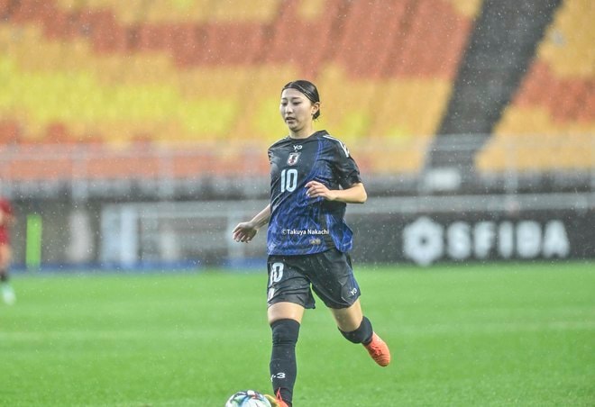 【塩越柚歩アルバム】E-1選手権最終戦で途中出場した「塩越柚歩の写真43枚」！ 雨に濡れながらも見せた華麗なプレー写真「なでしこジャパンー中国代表」の画像026