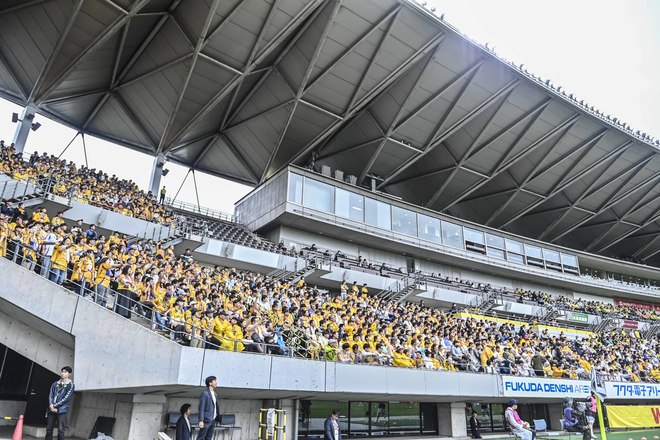【仙台サポーターアルバム(2)】雨の試合に2000人！ 現地撮影した「ベガルタ仙台のサポーター写真99枚」！「ジェフユナイテッド千葉ーベガルタ仙台」の画像006