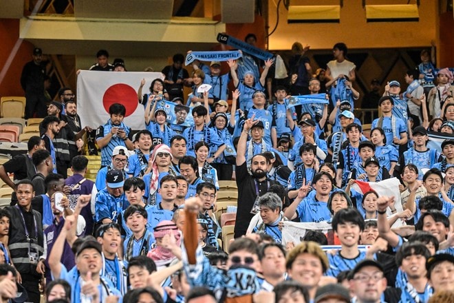 【サポーターアルバム】クラブ史上初のACLEファイナリスト、Cロナウドらスター軍団撃破を導いたサポーター300人の「勝利の記念集合写真37枚」！「川崎フロンターレ―アル・ナスル」の画像010