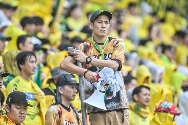 【千葉サポーターアルバム】雨の中で首位堅持のチームを後押しした「ジェフユナイテッド千葉のサポーター写真99枚」！ ゴール裏の熱狂ショット「ジェフユナイテッド千葉ーベガルタ仙台」の画像049