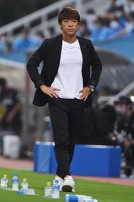 【J2アディショナルタイムの「天国と地獄」】横浜FC、町田に次ぐ3位!東京V、大卒ルーキー谷口栄斗の“完璧コントロールヘッド”で「不敗記録」継続!!【戸塚啓のJ2のミカタ】(1)の画像