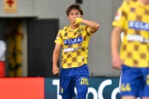 FW林大地が開幕戦で「ビーストらしさ全開」&[「日本人コンビネーション」のゴールを決める!! 橋岡大樹の豪快クロスに豪快ヘディングで合わせる! 香川真司、シュミット・ダニエルも先発のシント＝トロイデンの試合で決まった｢先制弾｣【動画】の画像