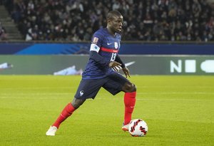 「照れてて可愛い」エンゴロ・カンテがサッカーフランス代表チームメイトの「誕生日サプライズ」にどぎまぎ!【動画】の画像