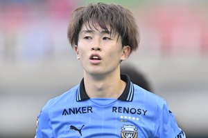 ｢夏の風物詩｣｢ご本人に届いていらっしゃる笑｣J1川崎“HOT LIMITスーツ”姿の選手たちに西川貴教も困惑？｢滋賀県の伝統？｣｢来年は等々力で6人目｣の声の画像