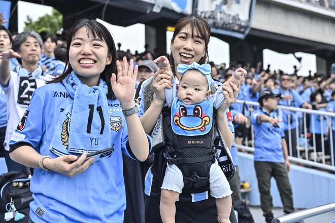 【サポーターアルバム】完封勝利後に笑顔＆万歳見せた「川崎フロンターレの試合後のサポーター写真83枚」！ ホーム連勝を熱狂的サポート「川崎フロンターレーセレッソ大阪」の画像048