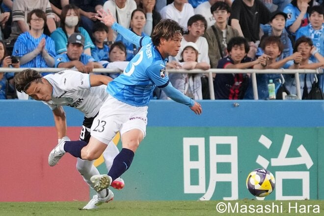 18位と19位の裏天王山！勝負を決めたJリーグ9月デビューの｢打ってよし投げてよし｣21歳大学生、最後まで｢共に戦う覚悟を示した｣緑と青の勇者たち【横浜FCvs湘南ベルマーレ】激闘PHOTOギャラリーの画像001