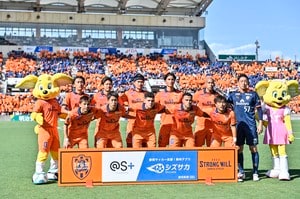 「最高にカッコいいでしょコレ」清水のJ初のGK用胸ロゴ“STAR”ユニフォームが「美しい」と反響！「タイトルどころか昇格すら逃してしまったのに胸に星が付いた」の声の画像