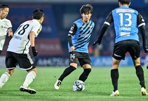 「これだけでご飯２杯はいける」川崎MF脇坂泰斗の超高精度の低弾道サイドチェンジに「マジでビビった」の賛辞！ 開幕戦で見せた、「2023年度ベストパスでええやろ」の好プレーの画像