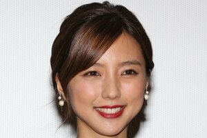 ｢スッピンでも可愛すぎる｣元サッカー日本代表の鹿島アントラーズ柴崎岳の美人アイドル妻、“若見え前髪”＆ルームウエア姿に絶賛の声の画像
