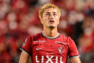 鹿島アントラーズ復活を象徴するFW鈴木優磨＆岩政大樹新監督の感動場面！ 「鹿島サポが見たかったのはこれ」の声出た「漢と漢の抱擁！」【動画】の画像