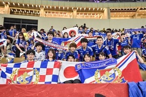 【サポーターアルバム】「横浜F・マリノス―アル・ナスル」サウジアラビア・ジェッダに約700人駆け付け、チームに声援送る！ 現地撮影66枚のサポーターPhotoの画像