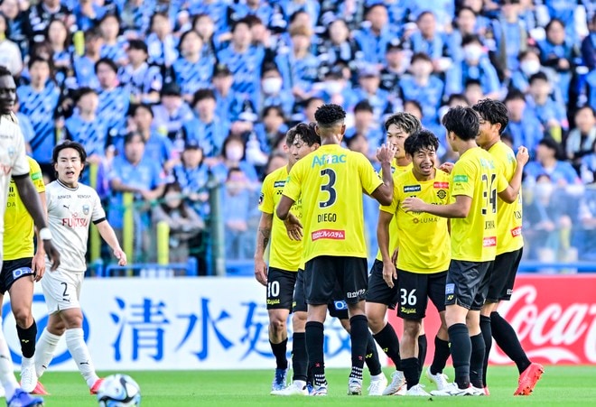 【対川崎、天皇杯“決勝前哨戦”から見る柏レイソル(1)】J1残留へ残り3戦。8月から上向いたチームで、前向きに変化させた「2人の男」…森保監督もポジティブな反応の画像