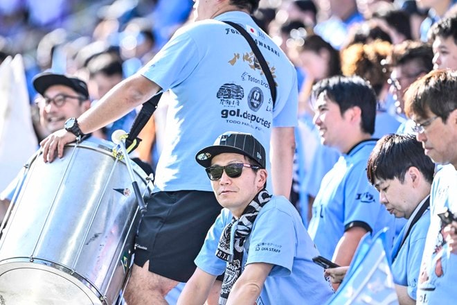 【サポーターアルバム】敵地で勝利を掴んだ川崎フロンターレのサポーター写真75枚！ 圧巻の応援で勝ち越し導く「サンフレッチェ広島ー川崎フロンターレ」の画像012