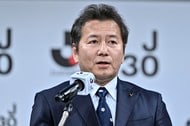 「身体能力にはビビる」「クオリティたけえ」J2徳島ヴォルティスのマスコットの「バク転連発や首だけ倒立」に驚愕の声! ”かわいいテロップ”とは裏腹の「まさかのフィジカル」の画像