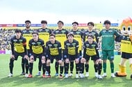 「こんなんずるいわ!」「生態系破壊してるw」J3金沢の新エースFWパトリックの37歳でも“高過ぎる一撃”に反響!「頭3つ分くらい高くて草」「反則では?」などの声の画像