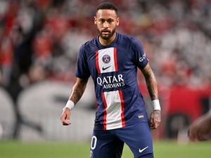 「日本満喫してますな〜」PSGネイマールの「お好み焼きの焼き姿」＆「大坂城観光」の映像が「まるで修学旅行」と世界的反響！「お好み焼きを焼くネイマールじわる」などの声の画像