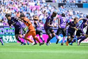 「カッコイイ! 一目惚れしました」京都サンガF.C.が来季着用する新ユニフォーム」発表！「鳳凰を大胆に配置したデザイン」にサポーター絶賛！の画像