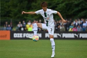 日本代表DF板倉滉が「新天地デビュー」! 86分までのプレーで「ドイツ紙が称賛」…リーグ序盤の「古巣戦スタメン起用」に前進【動画】の画像