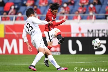 写真 脱いだg大阪 パトリックが試合後に漏らした 浦和への本音の一言 とは 浦和レッズvsガンバ大阪 90分プラスの劇的展開 1 Jリーグ 国内 ニュース サッカー批評web