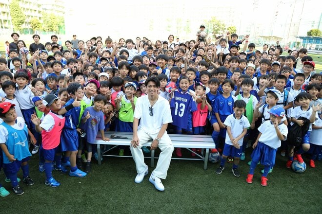 ｢イケメン過ぎる…｣中村敬斗が明かした｢人生で一番うれしかったゴール｣と｢誓ったリベンジ」。後輩たちに語った日本代表の現実と移籍先【密着ルポ後編】の画像011