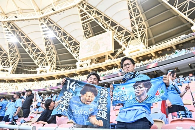 【サポーターアルバム】川崎のアジア王者を願って、ACLE決勝直前にスタジアム前で撮影した83枚のサポーター写真！ 「アル・アハリー川崎フロンターレ」の画像070