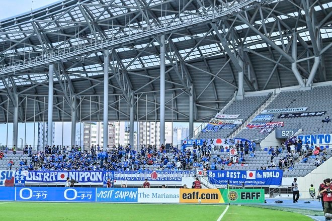 【サポーターアルバム】サッカー日本代表の韓国戦勝利を支えたサポーター写真95枚！ 韓国・龍仁に駆け付けた熱い声援ショット「日本代表ー韓国代表」の画像095