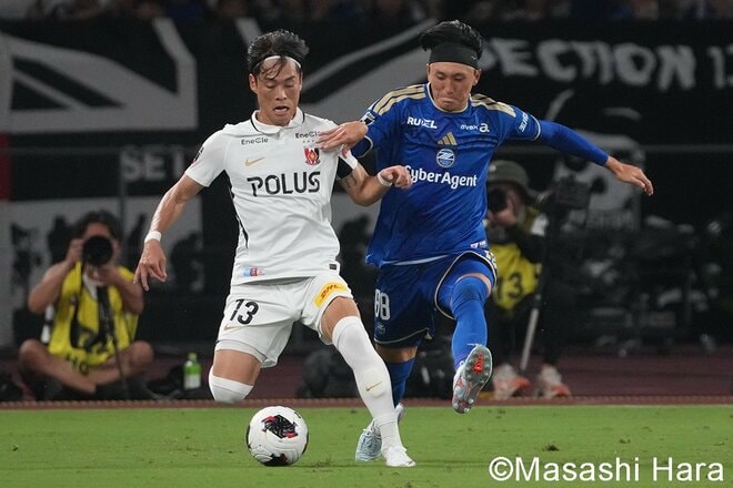 明暗分かれた国立決戦！ 無傷の3連勝と泥沼の3連敗…新天地デビューの2人！西村拓真の咆哮！そして両指揮官の抱擁が物語る激闘【FC町田ゼルビアvs浦和レッズ】激闘PHOTOギャラリーの画像002