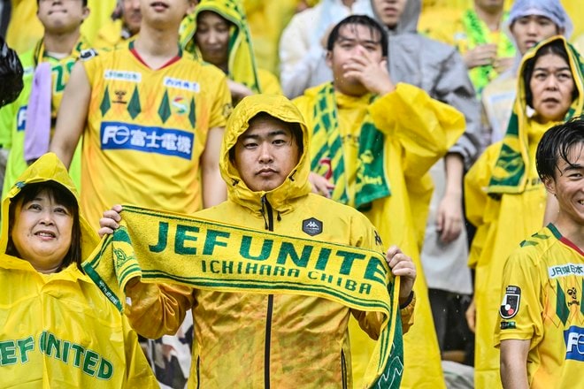 【千葉サポーターアルバム】雨の中で首位堅持のチームを後押しした「ジェフユナイテッド千葉のサポーター写真99枚」！ ゴール裏の熱狂ショット「ジェフユナイテッド千葉ーベガルタ仙台」の画像069