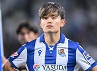 ｢強者の証、ブルマスタイル｣久保建英の短パンたくし上げ“ボールタッチ写真”にファン興奮！｢ブラボースタイル！｣｢なんでそんなに丈が短いんだよタケー｣