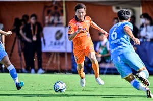 「バックスタンド総立ちたまらん」J2静岡ダービーで乾のゴールシーンに「日本のスタジアムが出せる声量じゃない」と驚きの声！「J2には勿体無いレベル！」と絶賛されるの画像