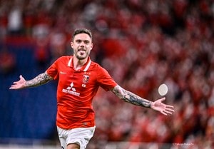 「マジで大声出してしまった」浦和レッズ"10番"ダヴィド・モーベルグの「圧巻パフォーマンス」をファン称賛！ ヴィッセル神戸戦の直接FKに「鳥肌立った」の声の画像