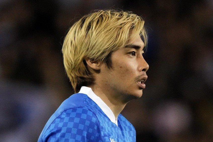伊東純也　ユニフォーム　ゲンク　M L 日本代表　サッカー サッカー日本代表FW伊東純也がモデル、ヘンクが“ゴールド”の新
