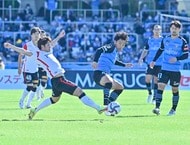 明治大学対流通経済大学、多数のプロ入り内定者が優勝を争ったリーグ最終戦での直接対決【日本サッカーの重要な育成機関「大学サッカー」】(1)の画像