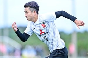 「安部のトラップ惚れたわ」浦和レッズ・安部裕葵が仙台とのTRMで見せた「走りながらの右足アウトサイドトラップ」にファン興奮！ 得点も決めた“復活試合”での極上テクの画像