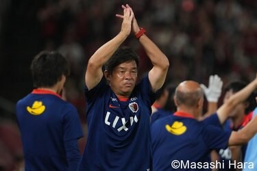鹿島アントラーズ　ハーフコート 画像・写真：鹿島が誇る得点王の｢ロング弾｣で先制、闘将の｢ヘッド弾｣で