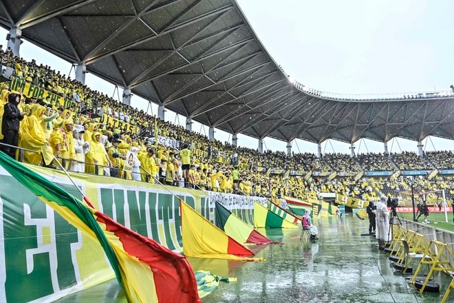 【千葉サポーターアルバム】雨の中で首位堅持のチームを後押しした「ジェフユナイテッド千葉のサポーター写真99枚」！ ゴール裏の熱狂ショット「ジェフユナイテッド千葉ーベガルタ仙台」の画像098