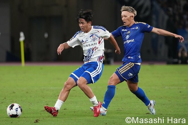 数的不利になっても町田が追いついて無敗継続！三井寺眞と小川航基のマッチアップ！指揮官の背景に｢妥協なき、頂点へ｣＆望月ヘンリー海輝が渾身のガッツポーズ！【FC町田ゼルビアvs横浜F・マリノス】激闘PHOTOギャラリーの画像003