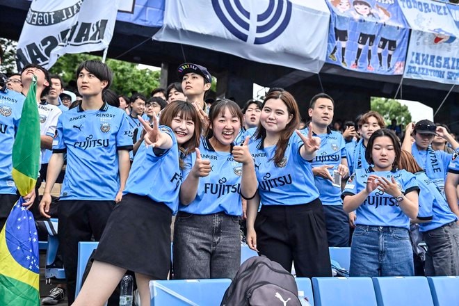 【サポーターアルバム】完封勝利後に笑顔＆万歳見せた「川崎フロンターレの試合後のサポーター写真83枚」！ ホーム連勝を熱狂的サポート「川崎フロンターレーセレッソ大阪」の画像045